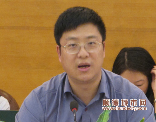 均安鎮黨委委員、宣傳文體辦主任、教育局局長伍時駿