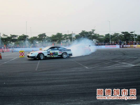 跑車秀＋漂移戰，容桂上演“瘋狂”賽車