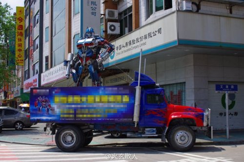 變形金剛現身鬧市