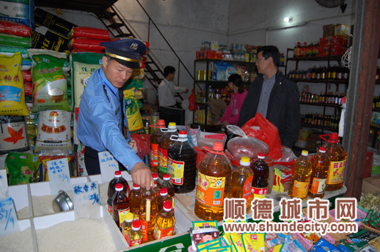 市民用上放心油　市監分局獲贈錦旗
