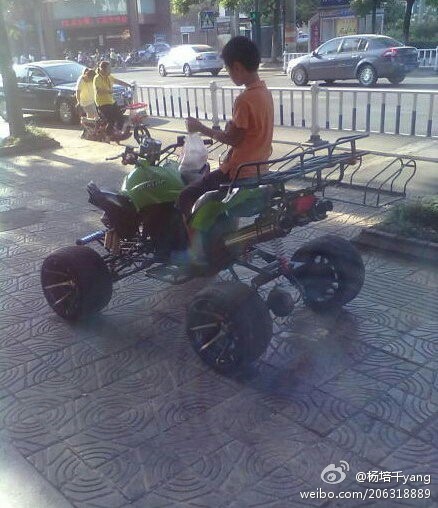 紅崗街頭驚現(xiàn)四驅(qū)車