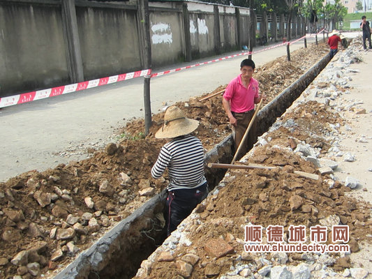 亂開挖被攔 卻嚷“還我工具，還要去干活”