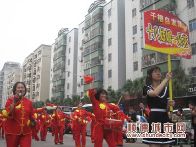 10年，75歲老夫婦帶出一群“十八姑娘”