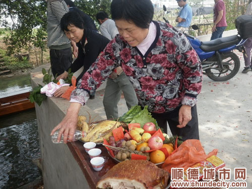 龍舟開光，新龍舟戰前的洗禮