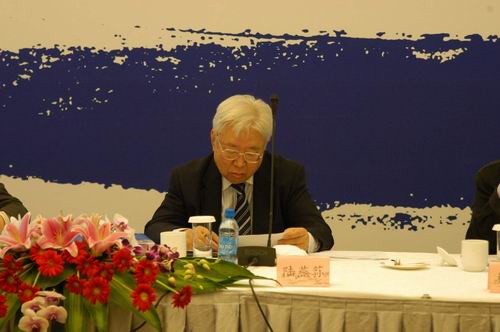 著力培育高端裝備制造產業(yè)