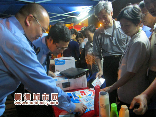 市民熱捧“三打兩建”集中宣傳廣場