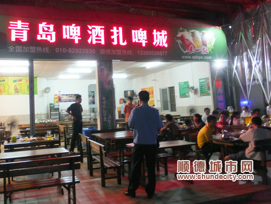 夜晚執(zhí)法，龍江三家無(wú)證啤酒屋被封