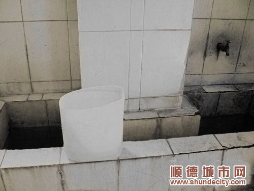 市民便后不沖廁更是振振有詞