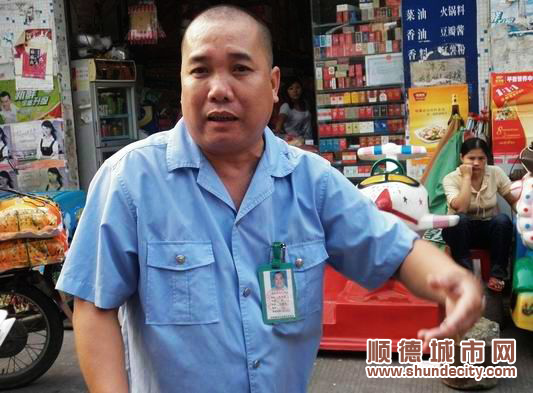 杰仔被撞倒，這次他們沒有旁觀