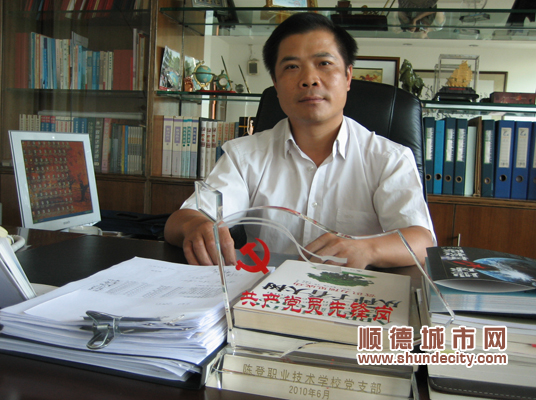 “下過海”的校長：物質社會樂從教育抓的好