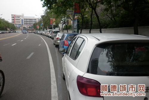 大良五路段試行停車收費，為馬路解壓