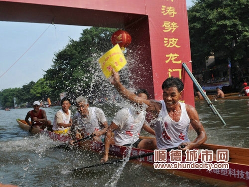 龍江：經(jīng)濟(jì)轉(zhuǎn)型與社會(huì)管理創(chuàng)新并舉