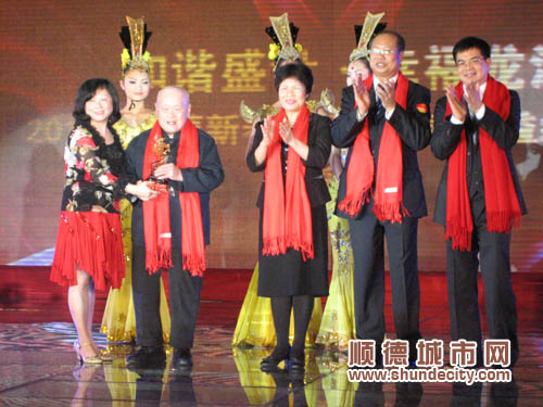 龍江：鎮慈善公益經濟成就獎有了主人