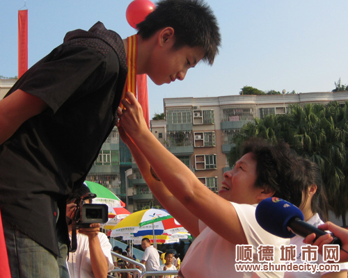 凱歌高奏：區(qū)運(yùn)會(huì)首日四破記錄
