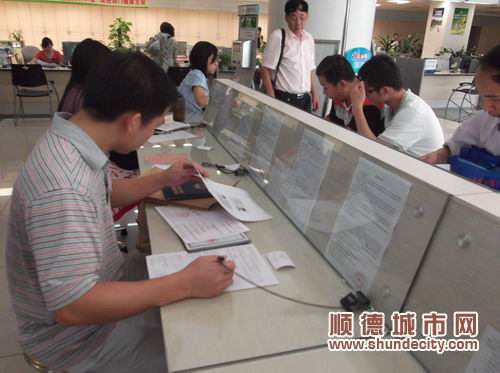 窗口一線：學習與責任心讓我們扛住壓力