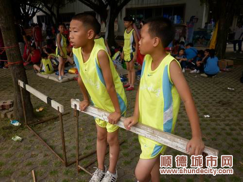 忙里偷閑的“哥們”