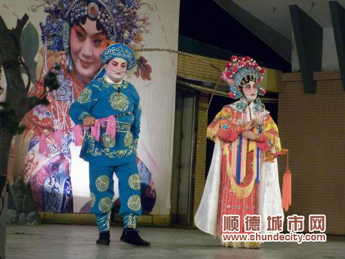 大良：“老戲骨”六齡童同臺唱戲