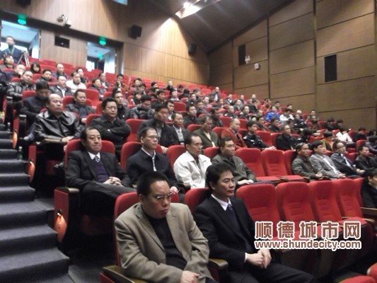 加快產業轉型升級，建廣東生態示范鎮