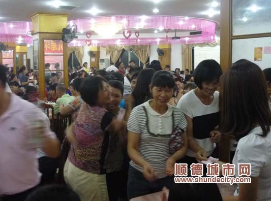 倫教為環衛工人筵開35席，上演熱鬧與溫馨