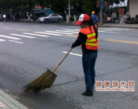 政府統(tǒng)籌，為倫教村居環(huán)衛(wèi)購買服務(wù)