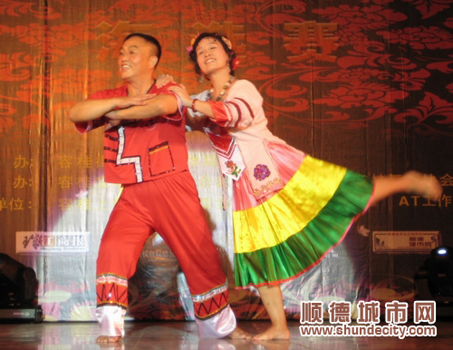 才藝大賽，七旬老翁難掩表演欲