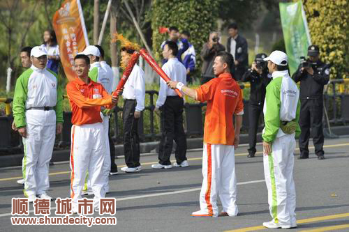 與正常人交鋒的聾啞人運動員