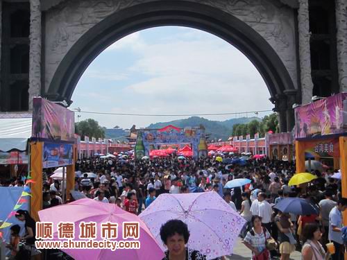 萬人捧場美食節，本地、外國美食一條龍