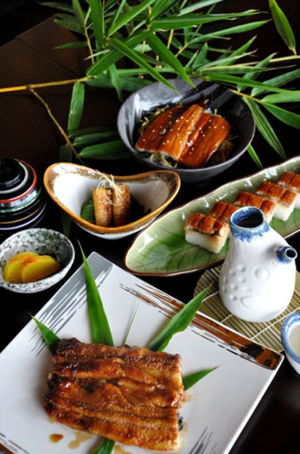 饗盛夏鰻魚　赴繽紛香芒派對