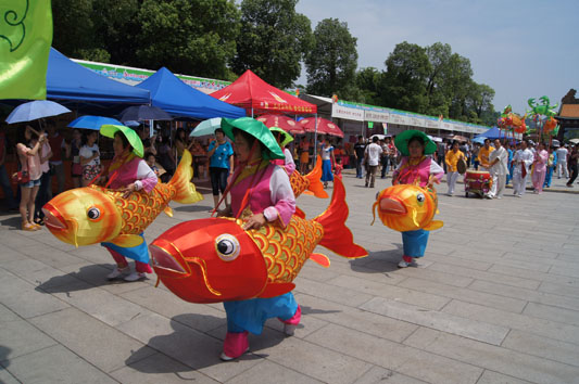 魚米之鄉(xiāng)舞漁燈，舞出千姿掌聲高