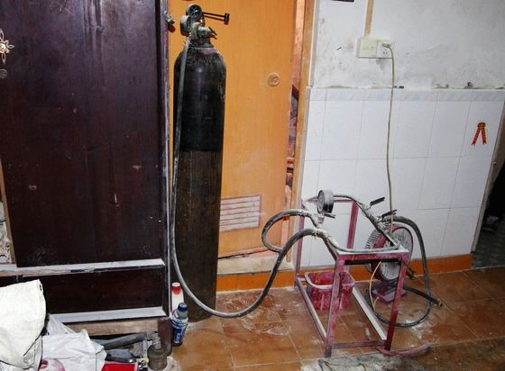 一出租屋涉嫌非法充裝滅火器，封！
