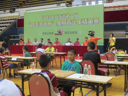 象棋青少年賽，國(guó)際大師現(xiàn)場(chǎng)選好苗子