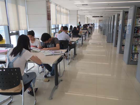 國慶行不了萬里路，倒不如去讀萬卷書