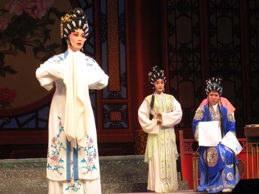 粵劇巡演響銅鑼，豐碩成果眾人賞