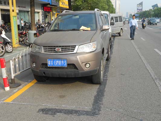 冤吃“牛肉干”？隱約的停車線坑苦車主
