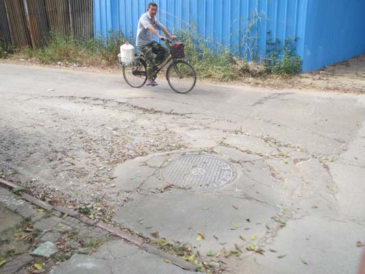 容桂：道路凹凸，市民經過怕“被坑”