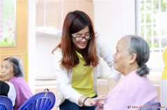 歡樂金秋，樂從長(zhǎng)者們結(jié)伴同游