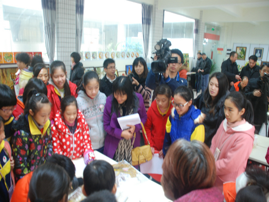 陳村：小學生學習掐絲琺瑯殘疾人精神