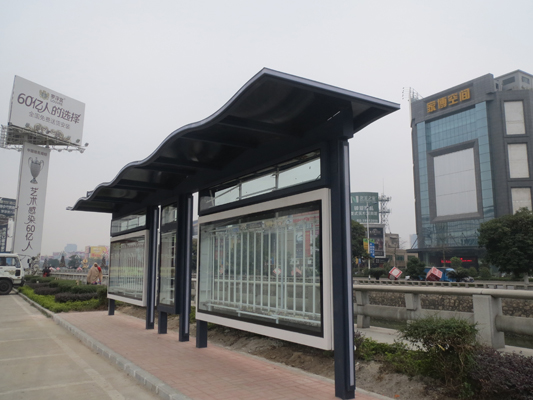 1300萬改建公交站亭，全鎮無“裸站”