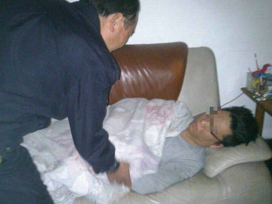 陳村：男子暈倒在家，幸有物業及時趕到