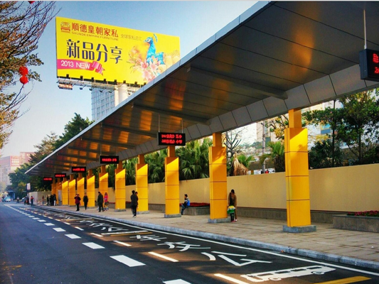 樂從交通中心沒座椅？坐花基是為安全！