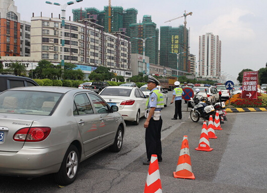 1203人次警力執(zhí)勤，交通事故同比降4.8%