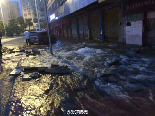 大良：水管凌晨爆裂，十多商戶慘遭殃