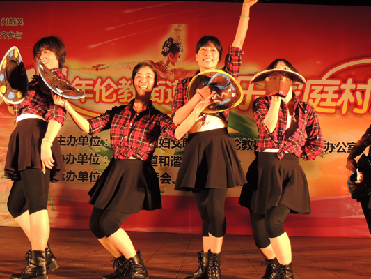 倫教阿姨跳舞杠杠的，美城做得棒棒的