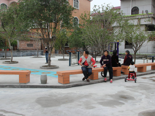 龍江：村民齊出力，臭魚塘變身健身公園