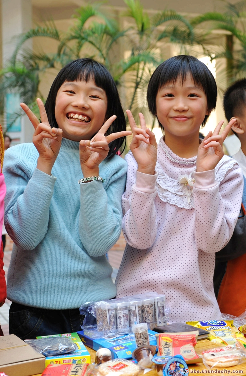 南環(huán)小學(xué)校內(nèi)有愛歡樂！