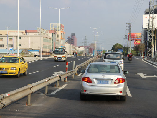 開車“坐彈簧”？325國道聯塑段平整了！