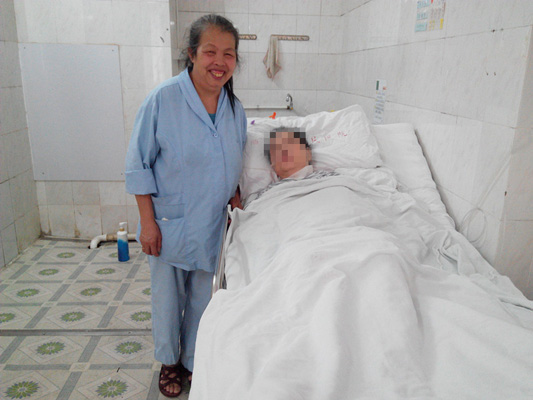59歲護(hù)工守護(hù)63歲植物人：她不是病人，是姐妹!