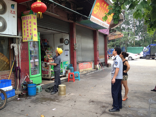 倫教：風雨無阻，整治街道八亂不停步