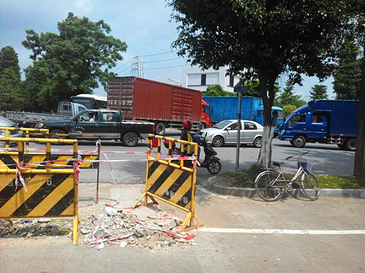 市政道路施工手尾長，鋪主稱“損失過萬”