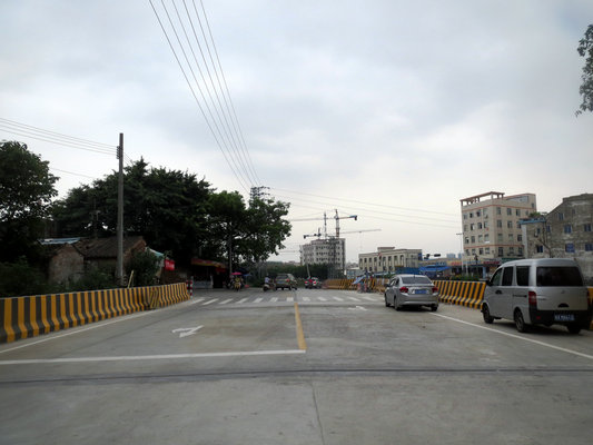 危橋改建便民行，司機再也不用愁堵塞了